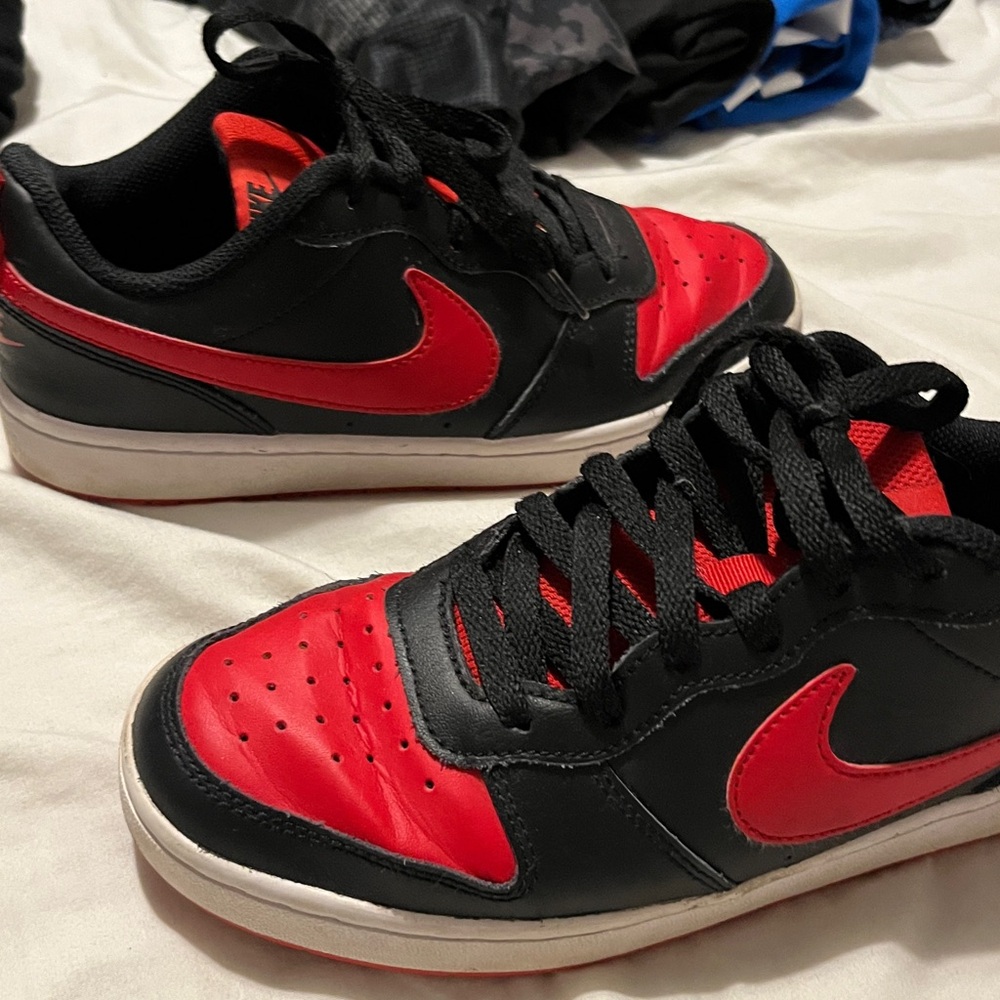 Nike Court Borough Low size 6 Sneakers Red Black